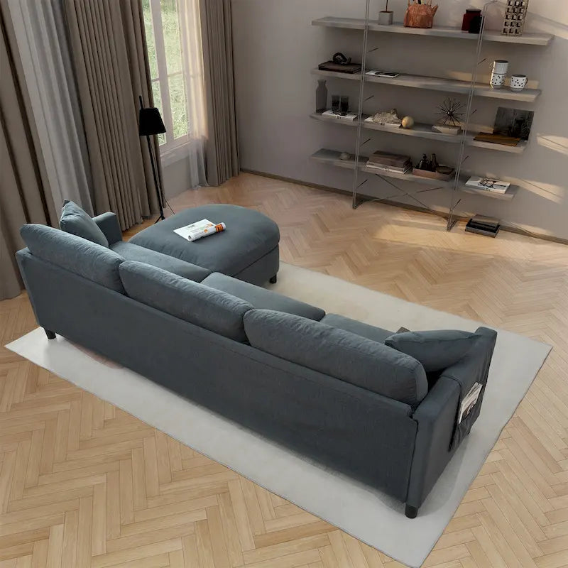 Quatre canapés d'angle avec poufs amovibles