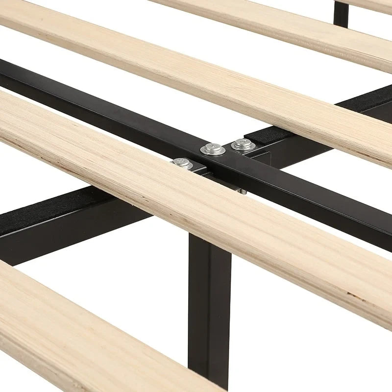 Lit plateforme King Size moderne en velours avec tête de lit capitonnée