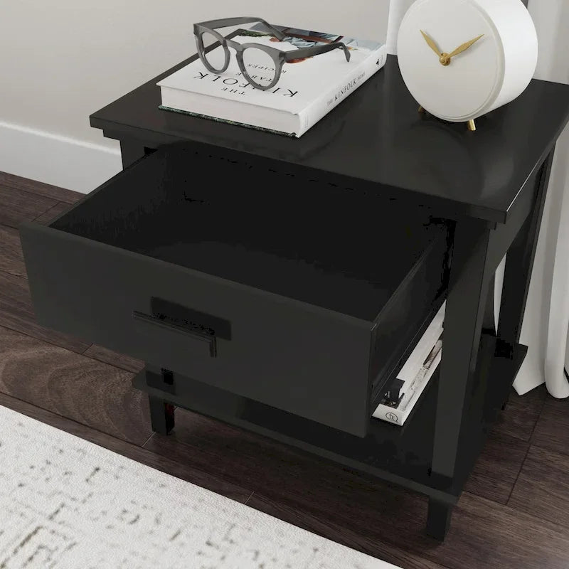 Lit King en bois noir et deux tables de chevet