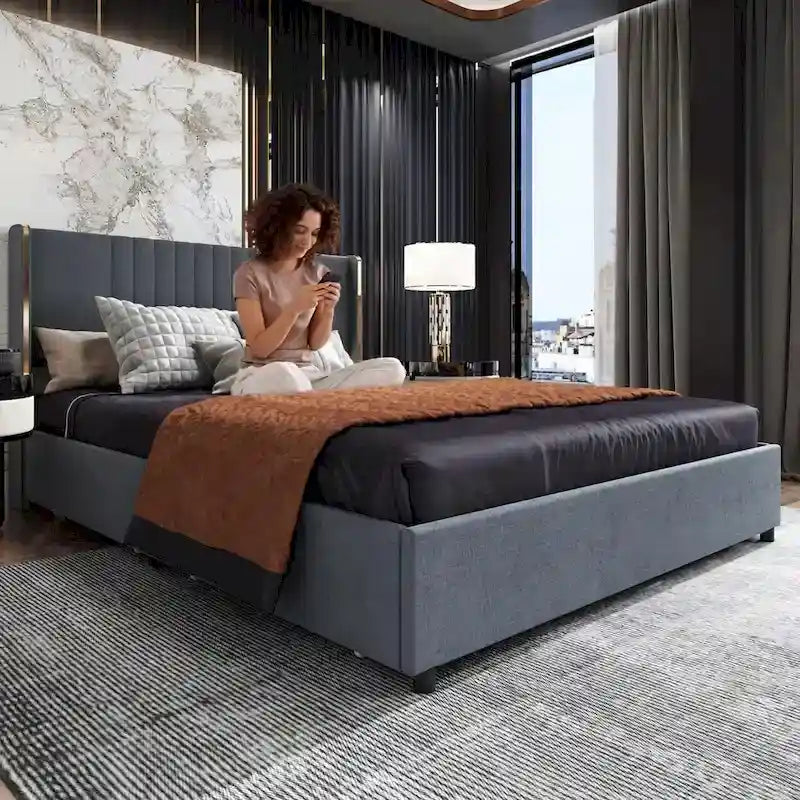 Cadre de lit moderne illuminé avec garniture dorée - Design rembourré et chic