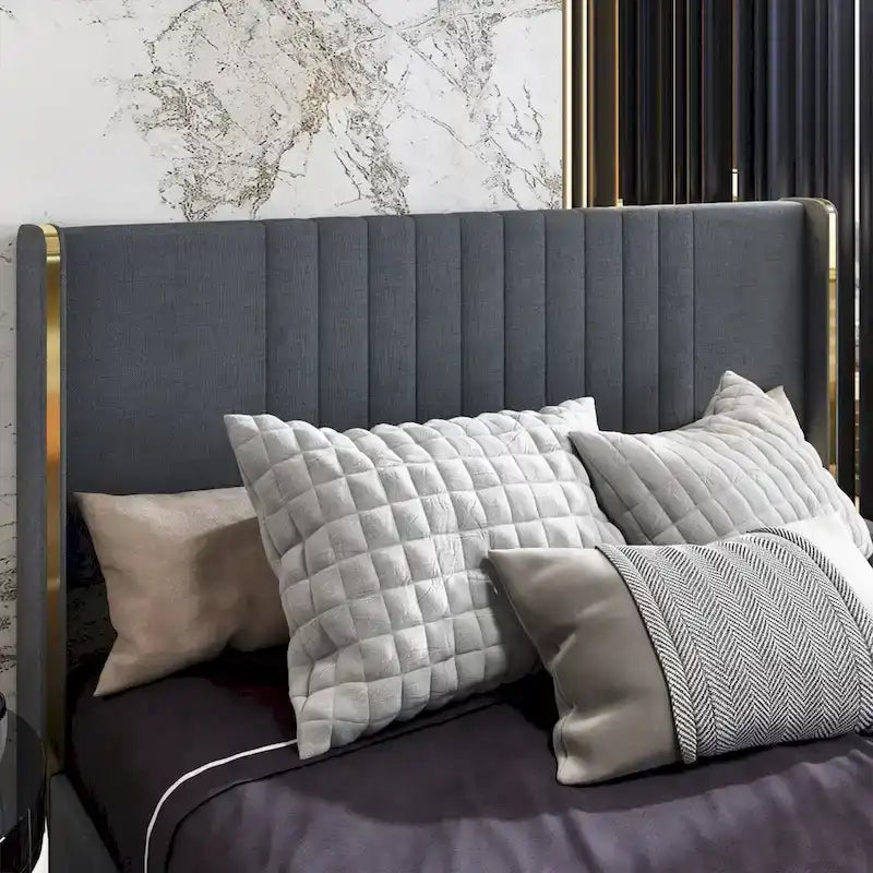 Cadre de lit moderne illuminé avec garniture dorée - Design rembourré et chic