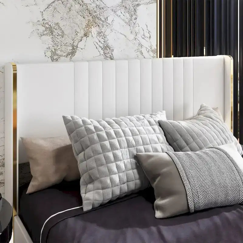 Cadre de lit moderne illuminé avec garniture dorée - Design rembourré et chic