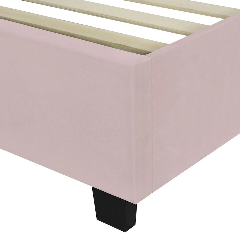 Lit plateforme tapissé de velours