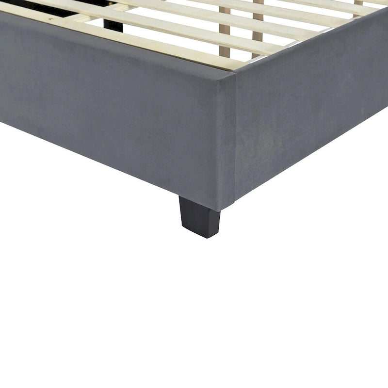 Lit plateforme tapissé de velours