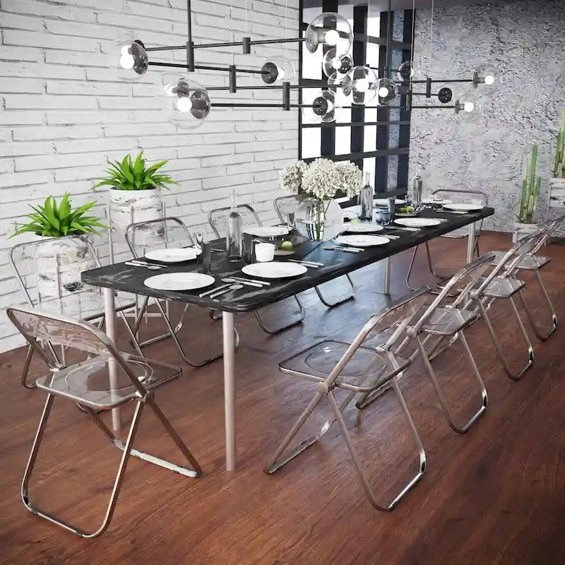 Quatre chaises de salle à manger pliantes en acrylique, cadre chromé