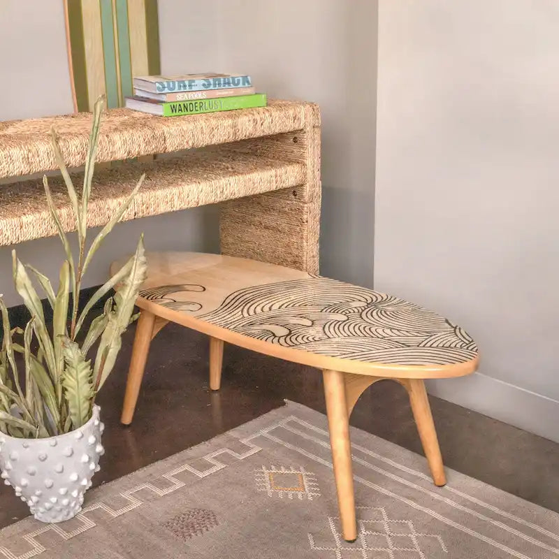 Table basse ovale planche de surf rayée, multicolore